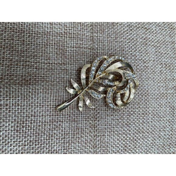 Vintage Bundle of 4 Broaches Pins Goldtone Stamped - Picture 7 of 12